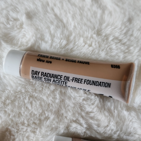 🆕️MK- Beige Foundation Bundle - Picture 4 of 8